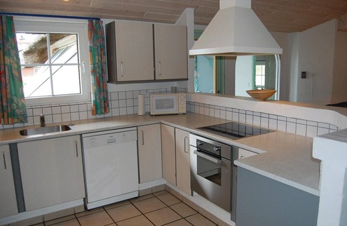 Blavand Strand House | Lovely home in Blåvand with kitchen