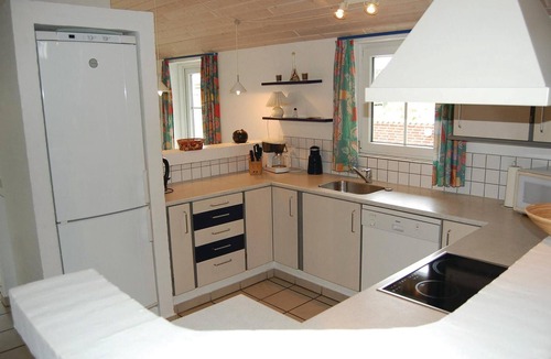 Blavand Strand House | Lovely home in Blåvand with kitchen