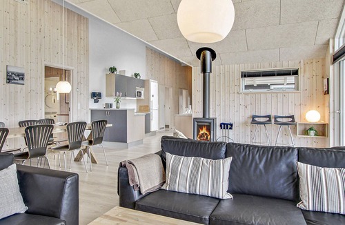 Bogense House | Lovely home in Bogense with kitchen