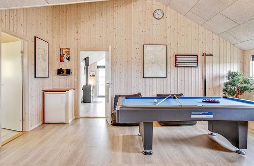 Bogense House | Lovely home in Bogense with kitchen