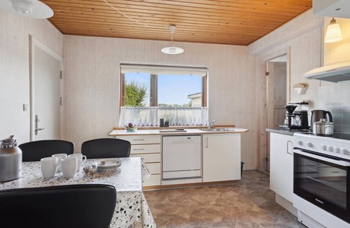 Bogense House | Lovely home in Bogense with kitchen