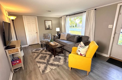 Bourbonnais House | Lovely home in Bourbonnais