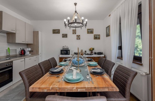 Delnice House | Lovely home in Brod na Kupi with kitchen