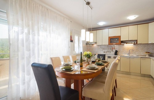 Klis House | Lovely home in Brstanovo