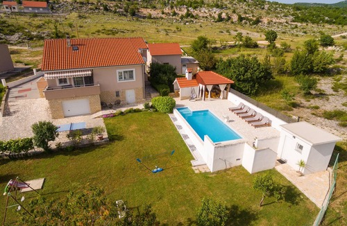 Klis House | Lovely home in Brstanovo