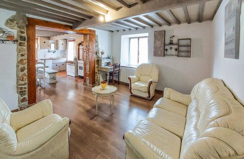 Champoly House | Lovely home in Champoly with WiFi