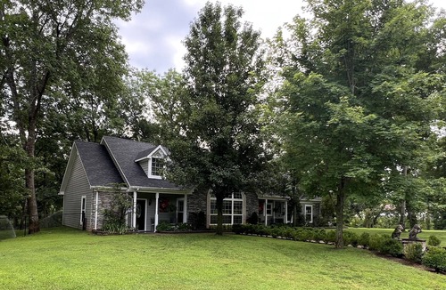 Muskogee House | Lovely home in country setting nestled on a hill overlooking creek and greenbelt