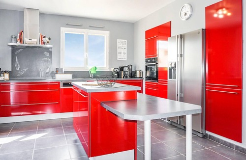 Cruzy House | Lovely home in Cruzy with kitchen