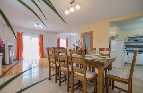 Knezovici House | Lovely home in Donji Prolozac with sauna