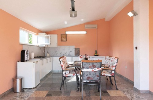 Knezovici House | Lovely home in Donji Prolozac with sauna