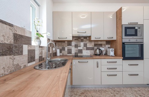 Gospic House | Lovely home in Debelo Brdo with sauna