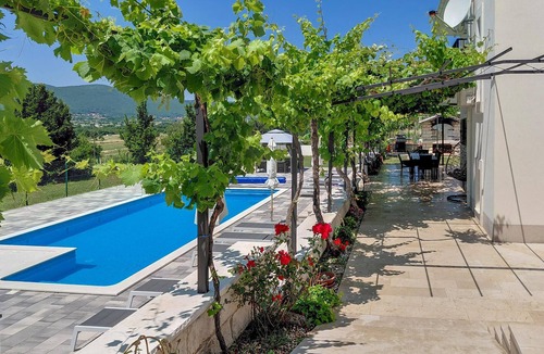 Dicmo House | Lovely home in Dicmo Prisoje