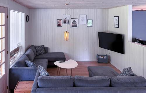 Bording House | Lovely Home In Bording With Kitchen