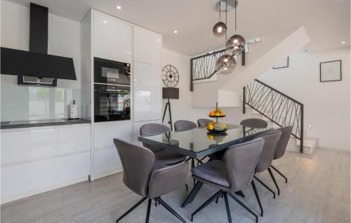 Knezovici House | Lovely Home In Donji Prolozac