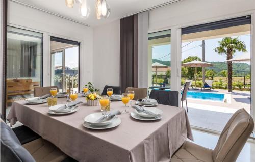 Sarsoni House | Lovely Home In Drazice