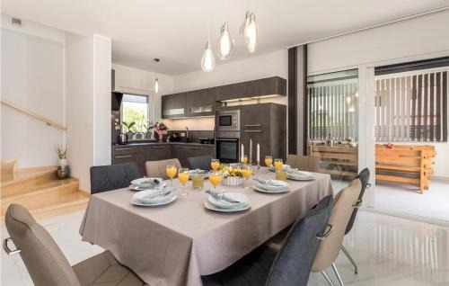 Sarsoni House | Lovely Home In Drazice