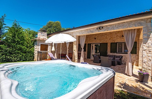 Sibenik House | Lovely home in Dubrava