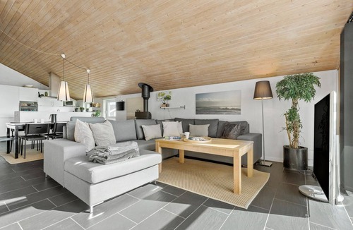 Øer Strand House | Lovely home in Ebeltoft with sauna