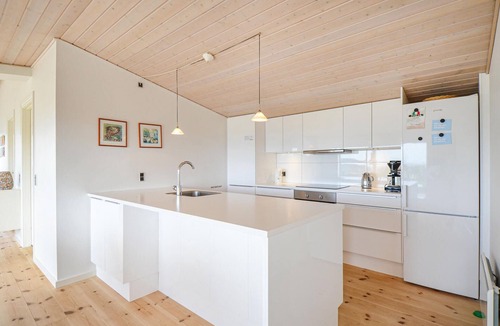 Egsmark Strand House | Lovely home in Ebeltoft with house sea view