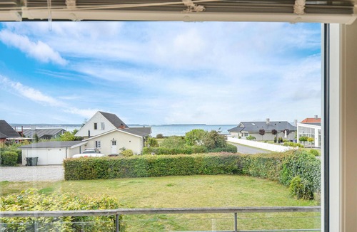 Egsmark Strand House | Lovely home in Ebeltoft with house sea view