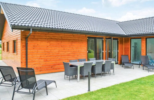 Femmøller House | Lovely home in Ebeltoft with sauna