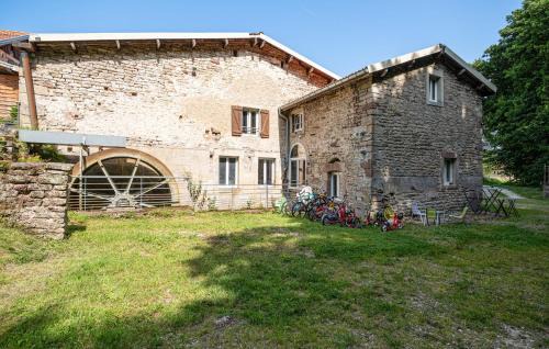 Escles House | Lovely Home In Escles With Kitchen