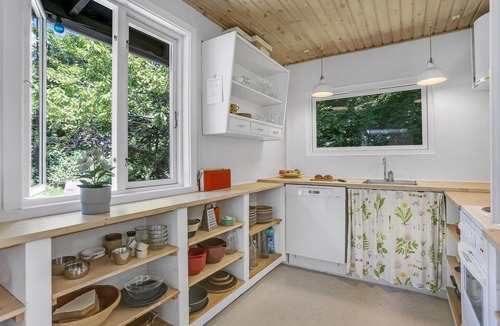 Hoeve Strand House | Lovely home in Fårevejle with kitchen