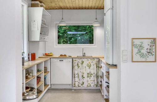 Hoeve Strand House | Lovely home in Fårevejle with kitchen