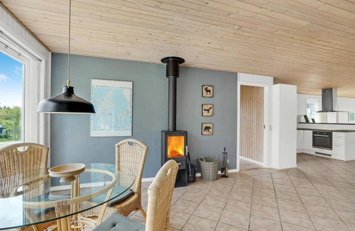 Hvalpsund House | Lovely home in Farsø with sauna
