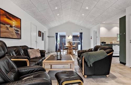 Farvang House | Lovely home in Fårvang with outdoor swimming pool
