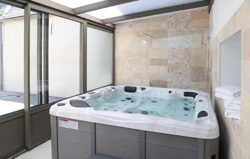 Thun-Saint-Martin House | Lovely Home In Thun-Saint-Martin With Wifi