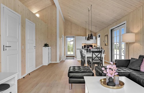 Frørup House | Lovely home in Frørup with kitchen