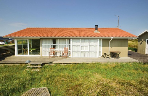 Lild Strand House | Lovely home in Frøstrup with kitchen