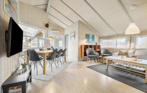 Smidstrup Strand House | Lovely Home In Gilleleje With Kitchen