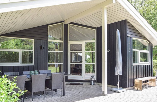 Skygge House | Lovely home in Give with sauna