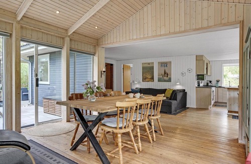 Fjellerup Strand House | Lovely home in Glesborg with WiFi