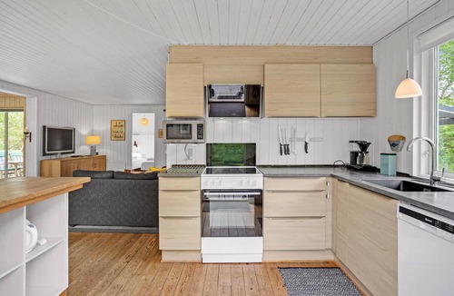 Fjellerup Strand House | Lovely home in Glesborg with WiFi