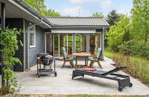 Fjellerup Strand House | Lovely home in Glesborg with WiFi