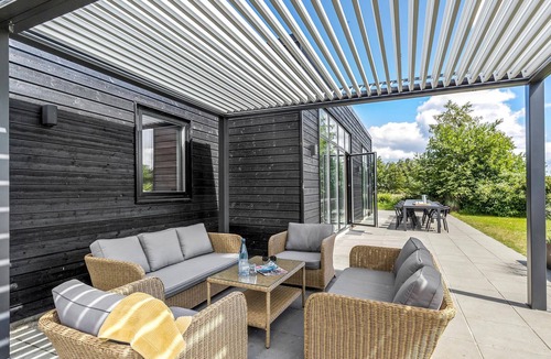 Fjellerup Strand House | Lovely home in Glesborg with WiFi