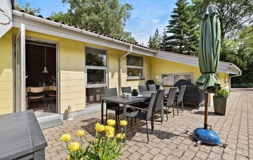 Fjellerup House | Lovely Home In Glesborg With Sauna