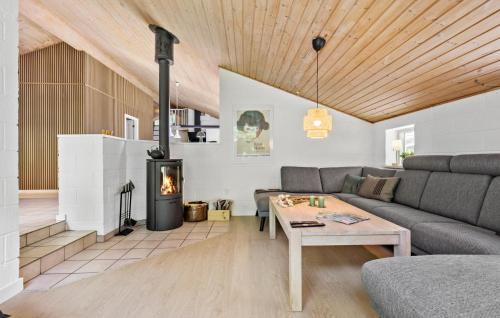 Fjellerup House | Lovely Home In Glesborg With Sauna