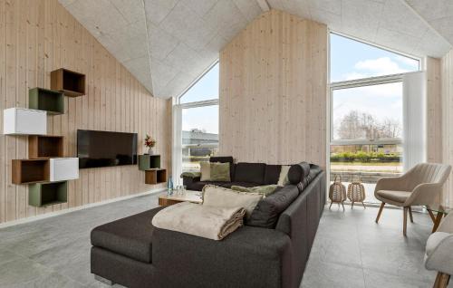 Fjellerup House | Lovely Home In Glesborg With Sauna