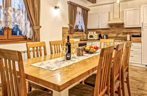Gospic House | Lovely home in Gospic with WiFi