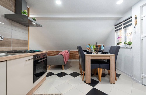 Gracac House | Lovely home in Gracac with sauna