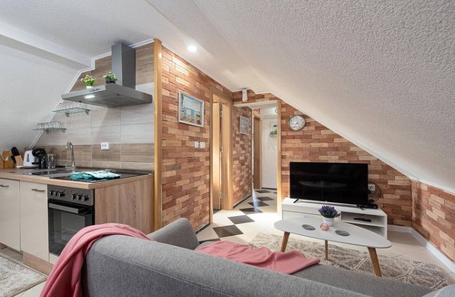 Gracac House | Lovely home in Gracac with sauna