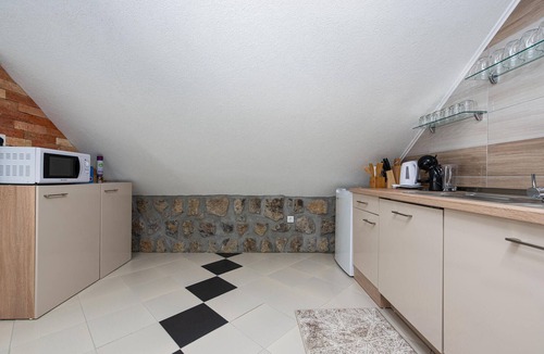 Gracac House | Lovely home in Gracac with sauna