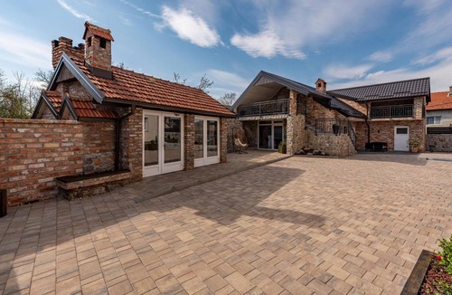 Gracac House | Lovely home in Gracac with sauna