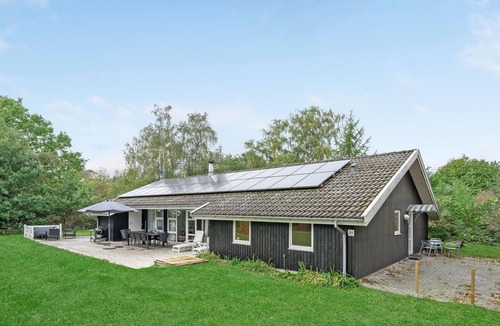 Udsholt Sand House | Lovely home in Græsted with kitchen