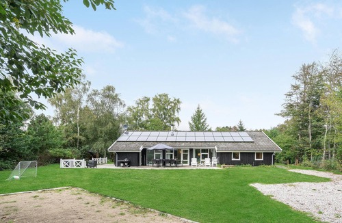 Udsholt Sand House | Lovely home in Græsted with kitchen