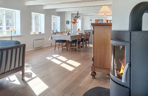 Gram House | Lovely home in Gram with WiFi